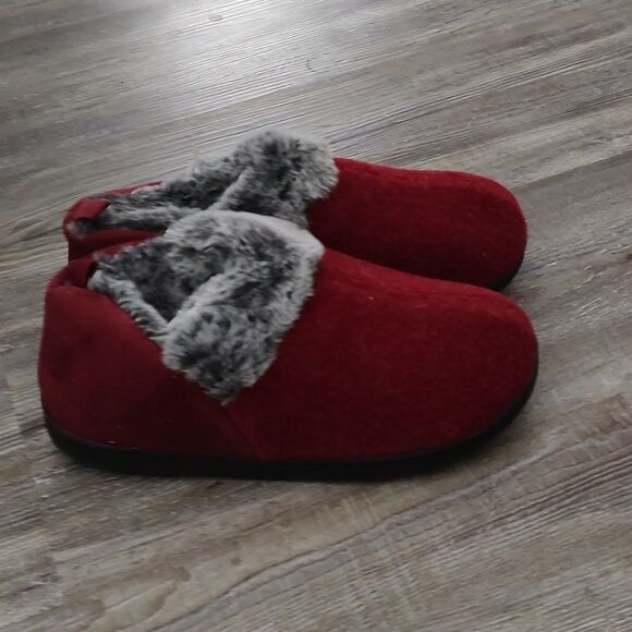 Red  faux fur lined slippers  Sz 8 NWT - Picture 5 of 7